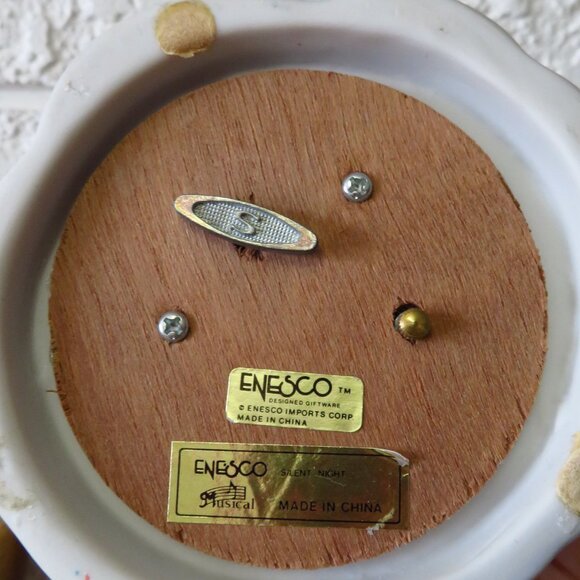 VTG Enesco Bunny and Baby Figure Christmas reading on the moon Rabbit music box - Picture 7 of 8